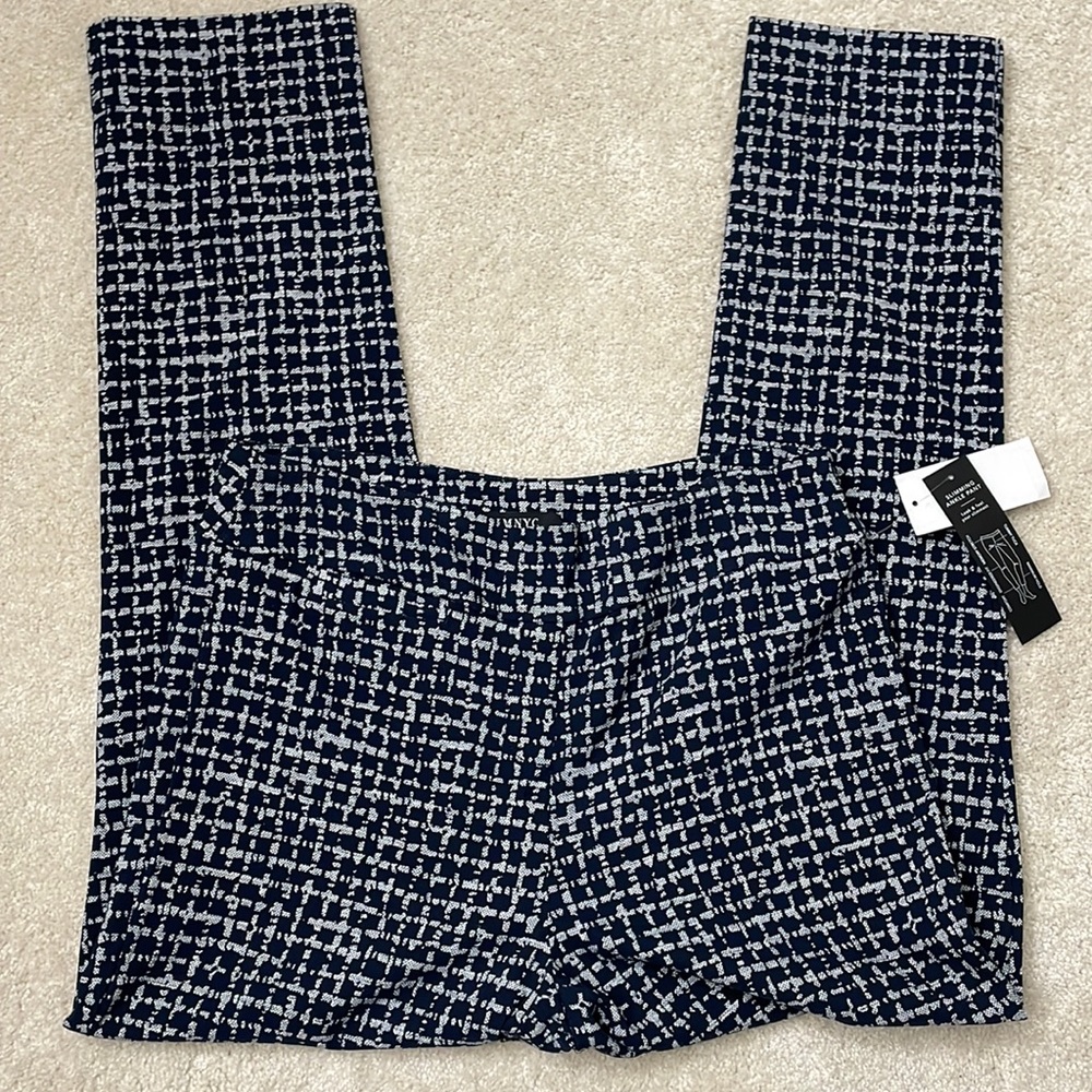 NWT Isaac Mizrahi blue and white slimming ankle pants. Pull on. Size M